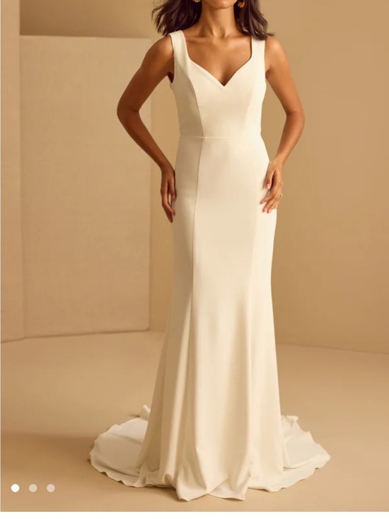 Vow'D Dresses & Skirts - Vow’d Limoncello Elegant Ivory V-Neck Wedding Dress